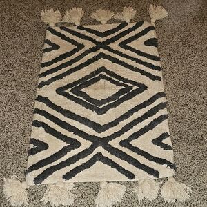 Wild Sage Geometric Melody Diamond  Patterned Rug with Tassels